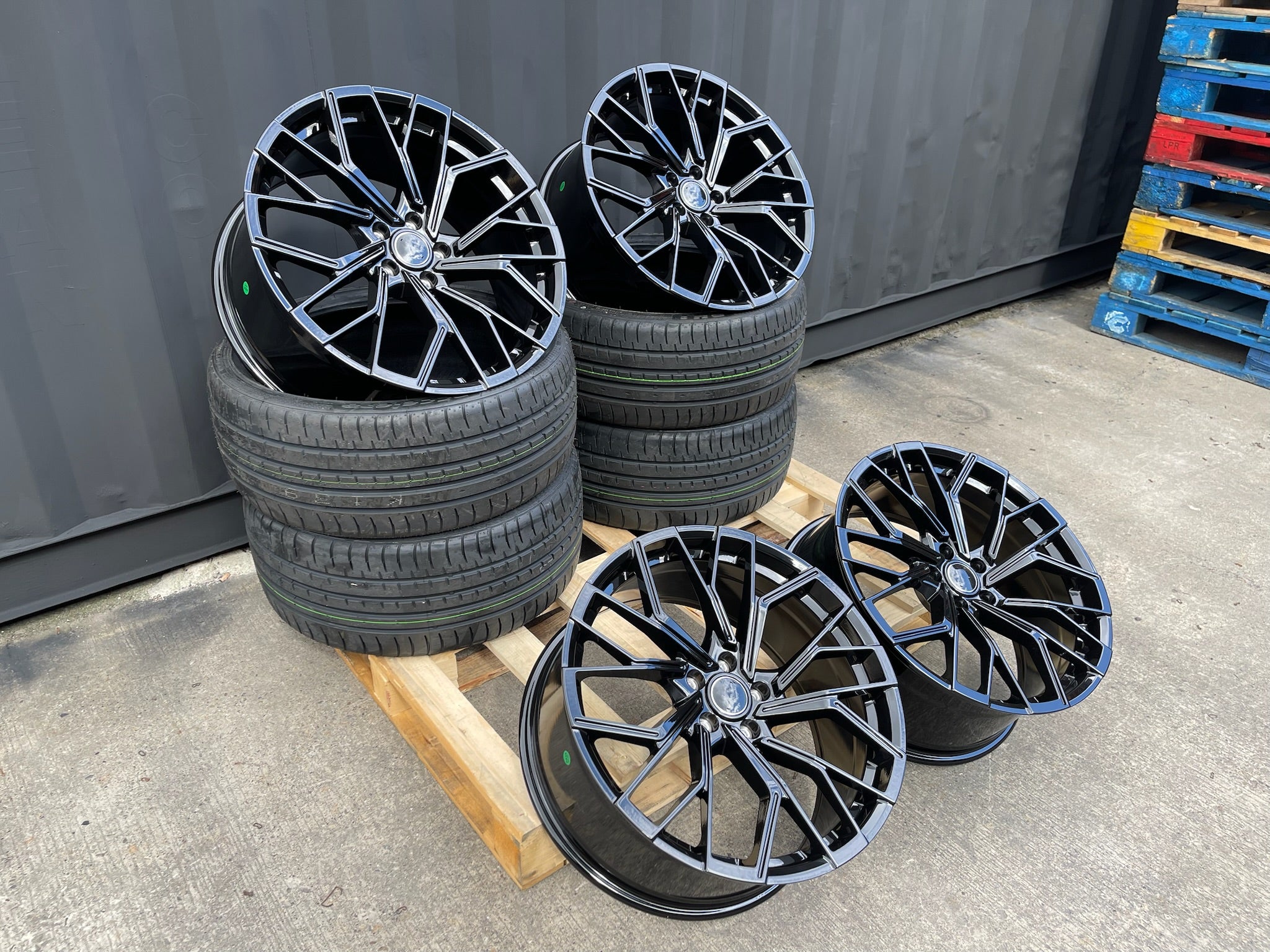 18”  S6 style wheels Gloss Black 5x112 fits Audi VW