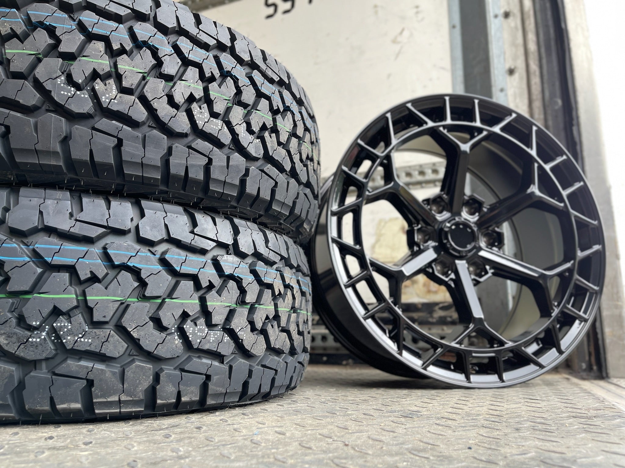 20" Aluwerks Octane Flow form style wheels Black 6x139.7 fits Ranger, Wildtrak, Raptor 1000KG HIGH LOAD