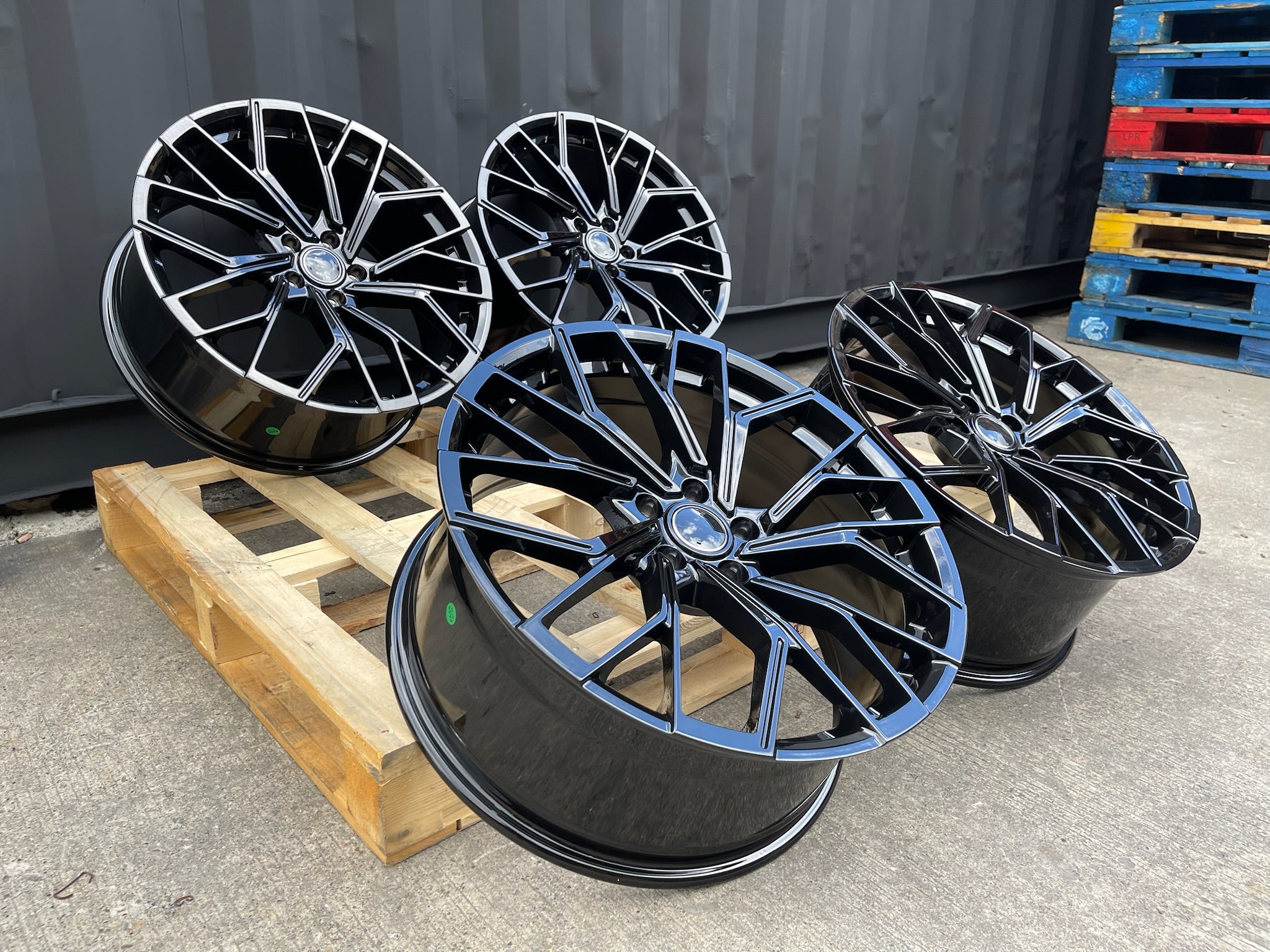 18”  S6 style wheels Gloss Black 5x112 fits Audi VW