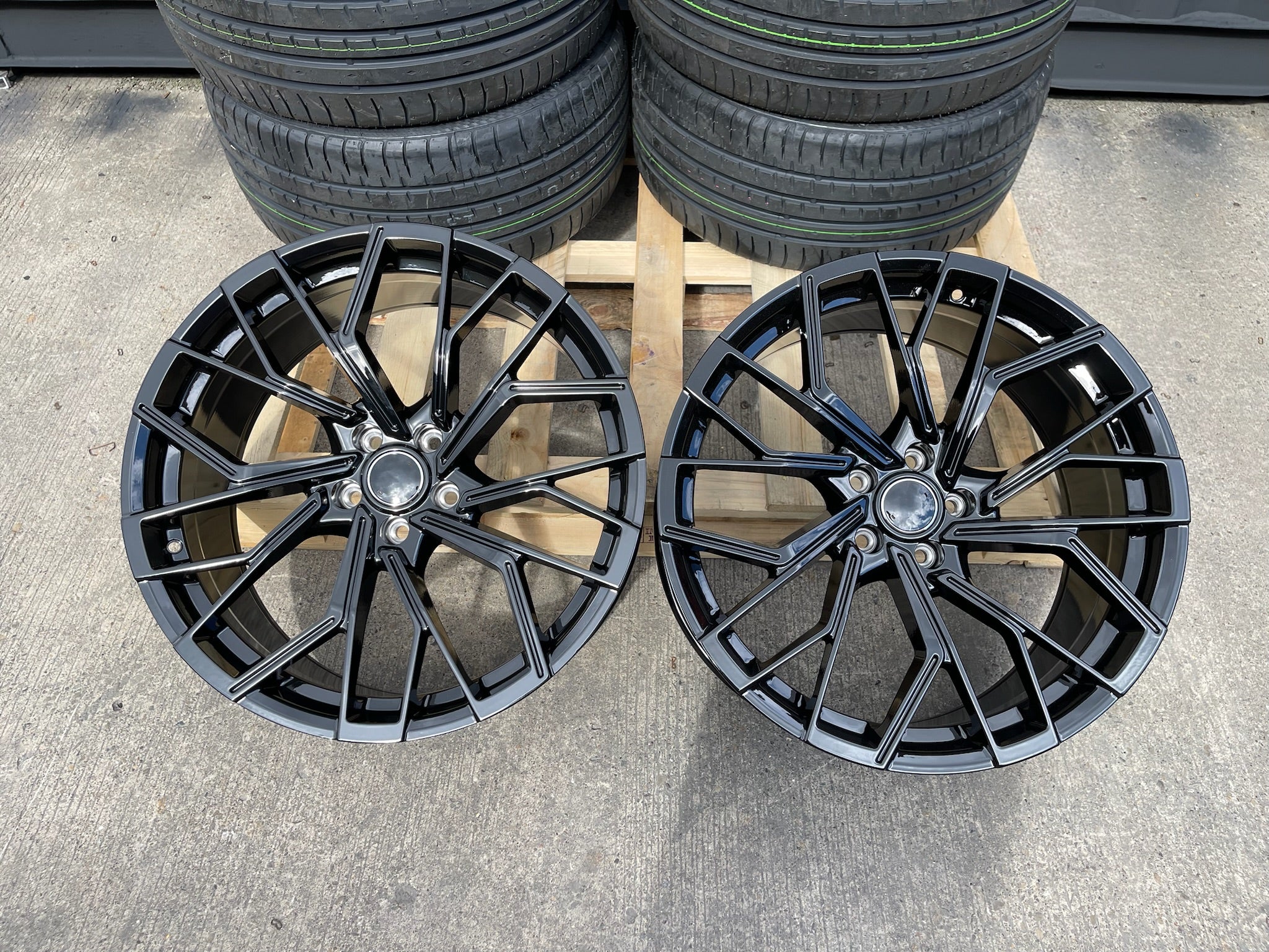 18”  S6 style wheels Gloss Black 5x112 fits Audi VW