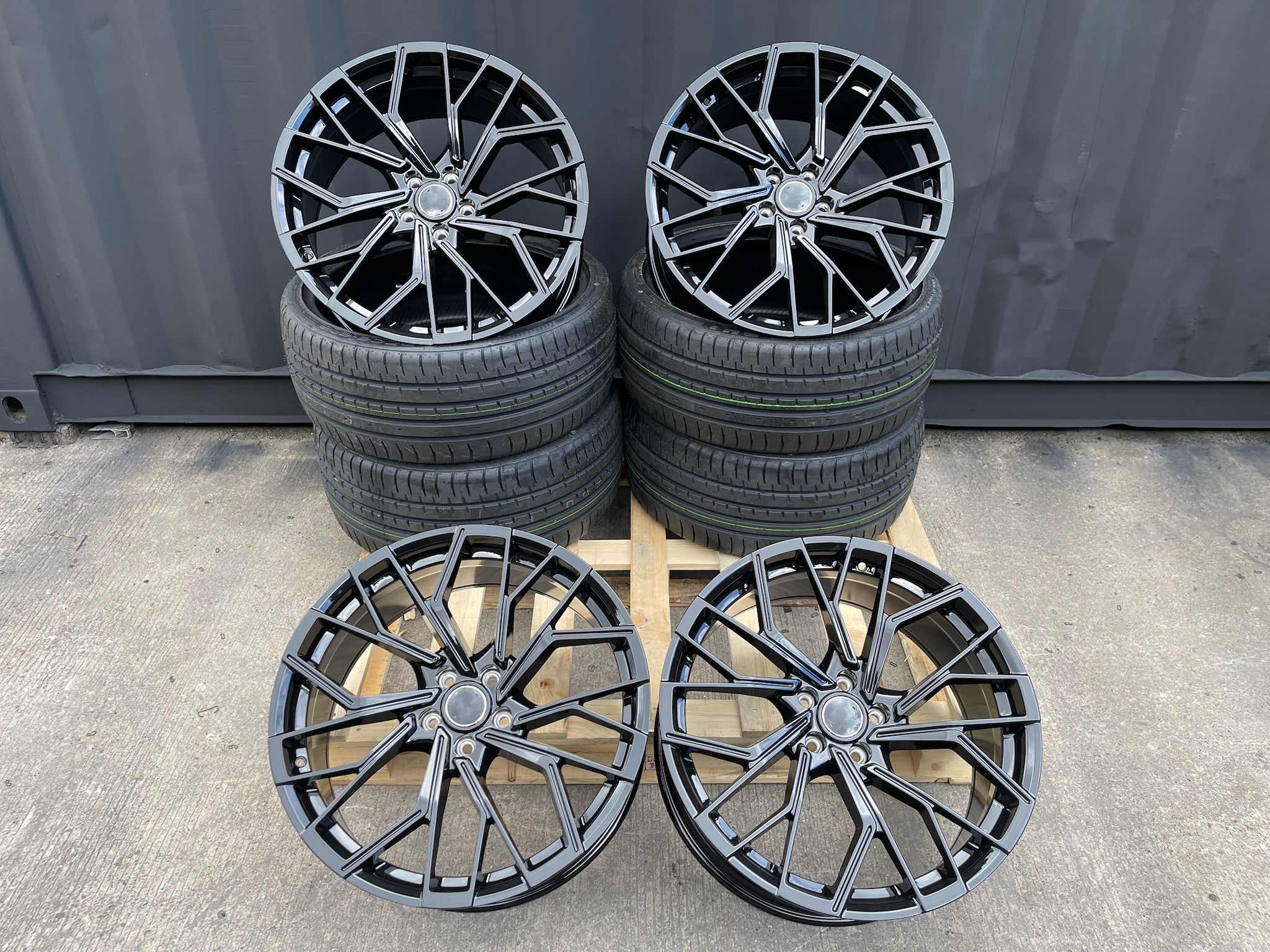 18”  S6 style wheels Gloss Black 5x112 fits Audi VW
