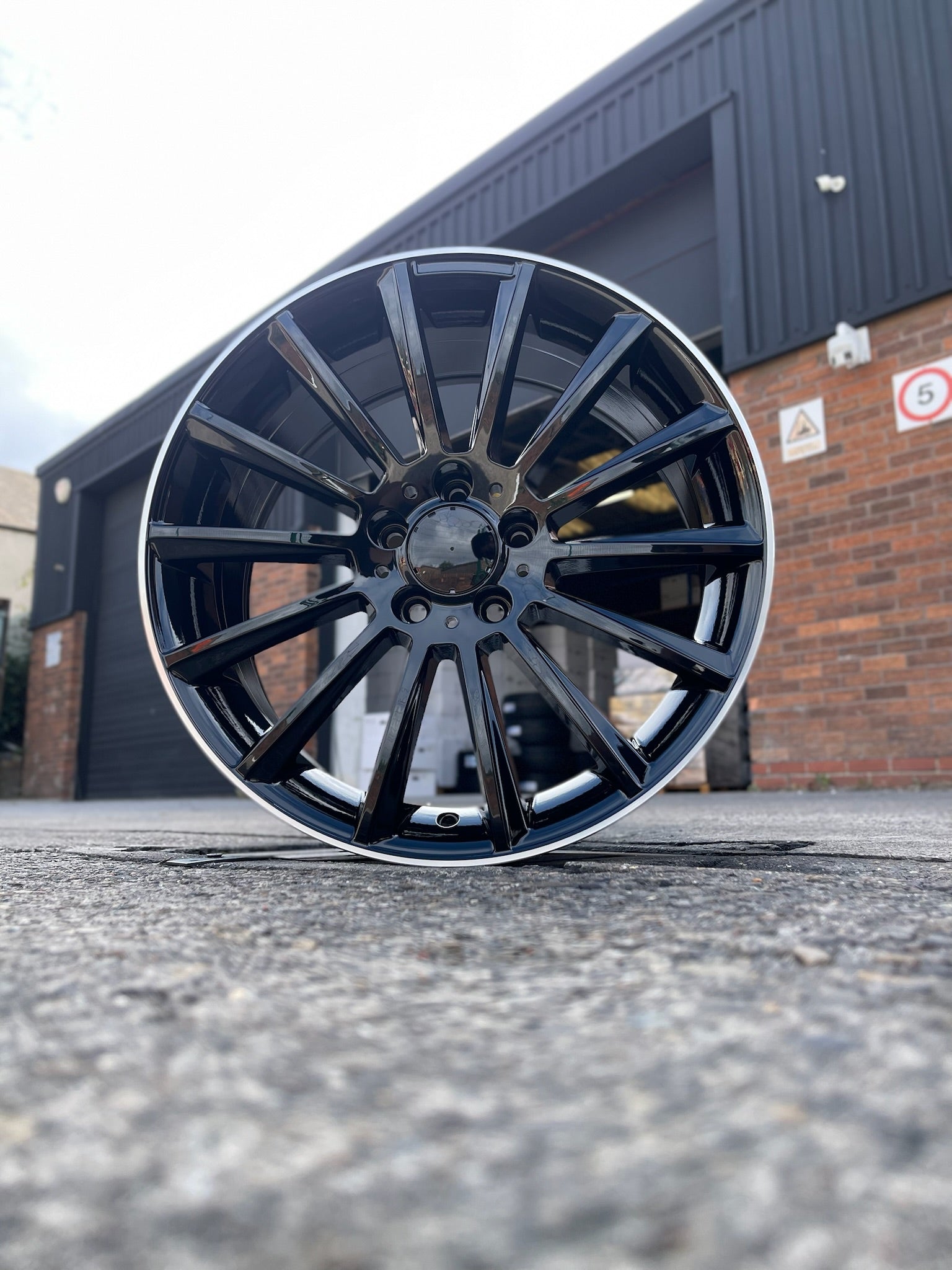 18" Twist style wheels Black machined lip 5x112 fits Mercedes Benz