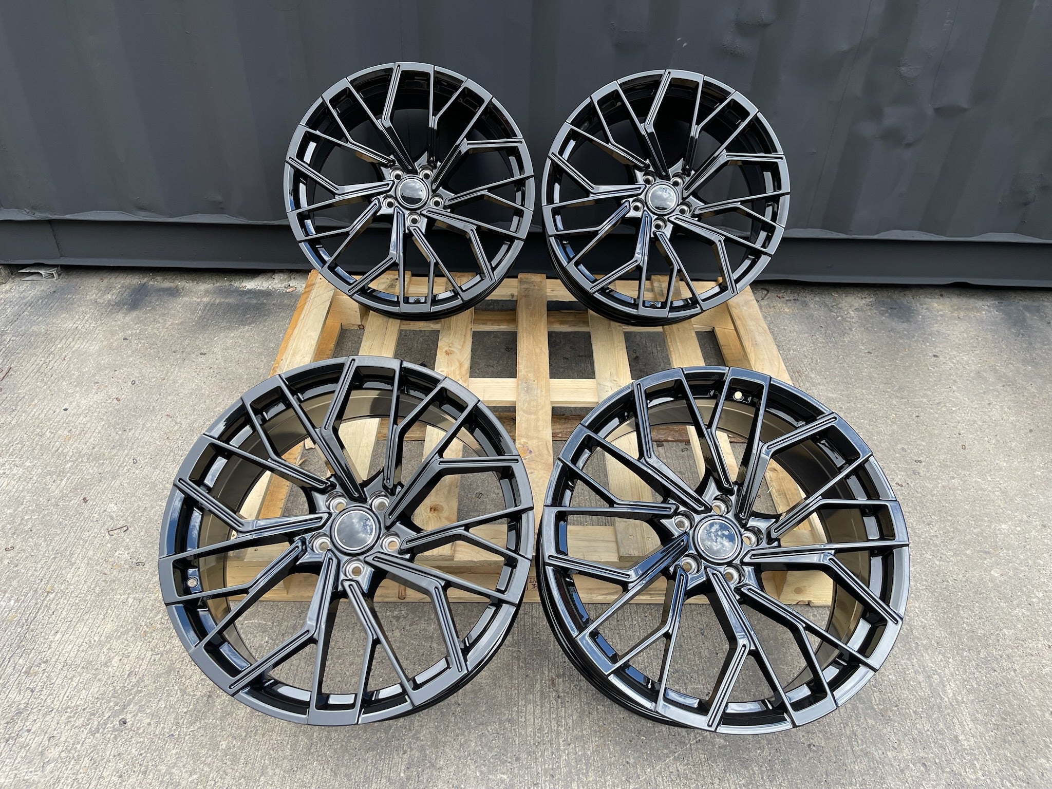 18”  S6 style wheels Gloss Black 5x112 fits Audi VW