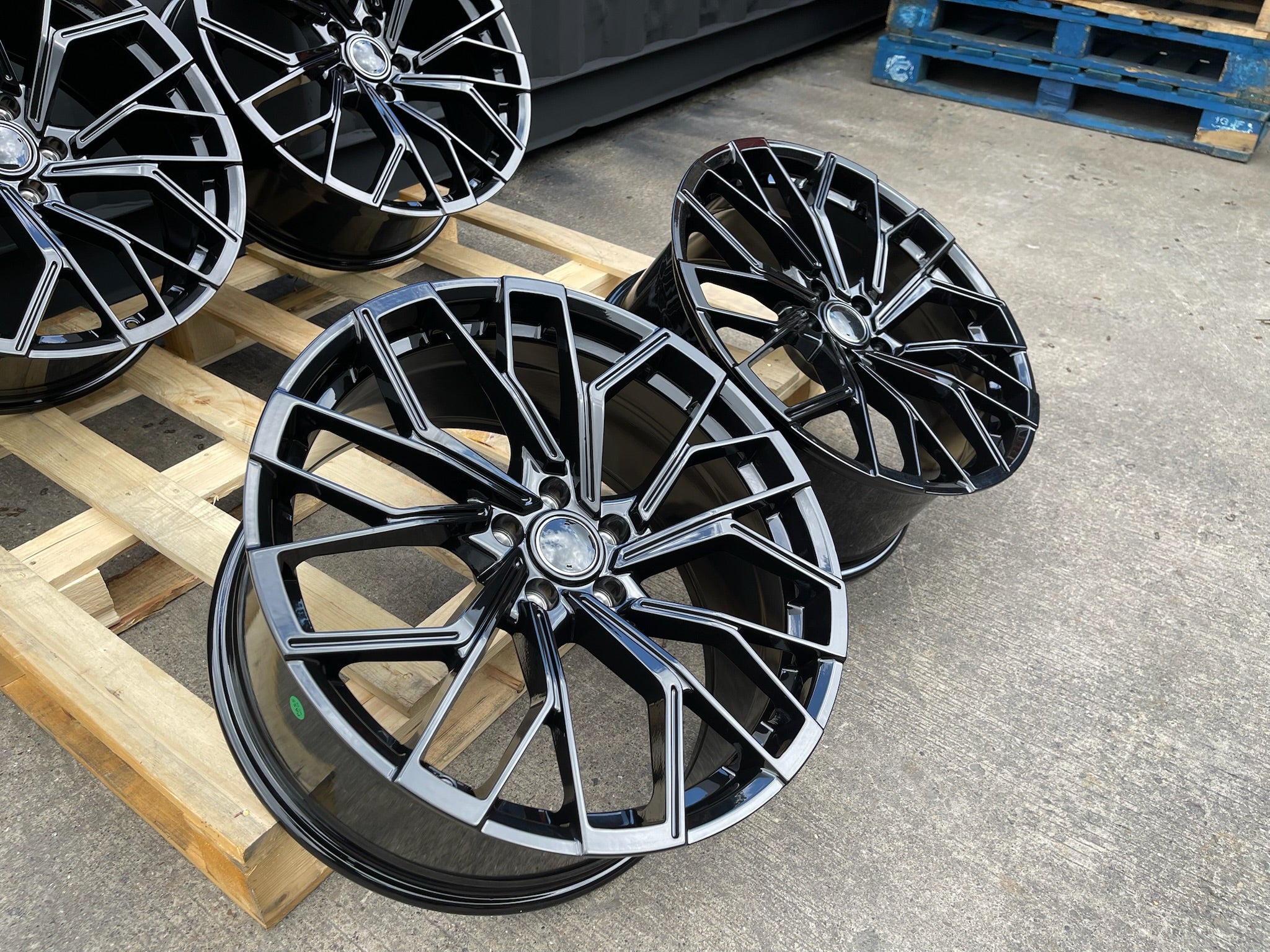 18”  S6 style wheels Gloss Black 5x112 fits Audi VW