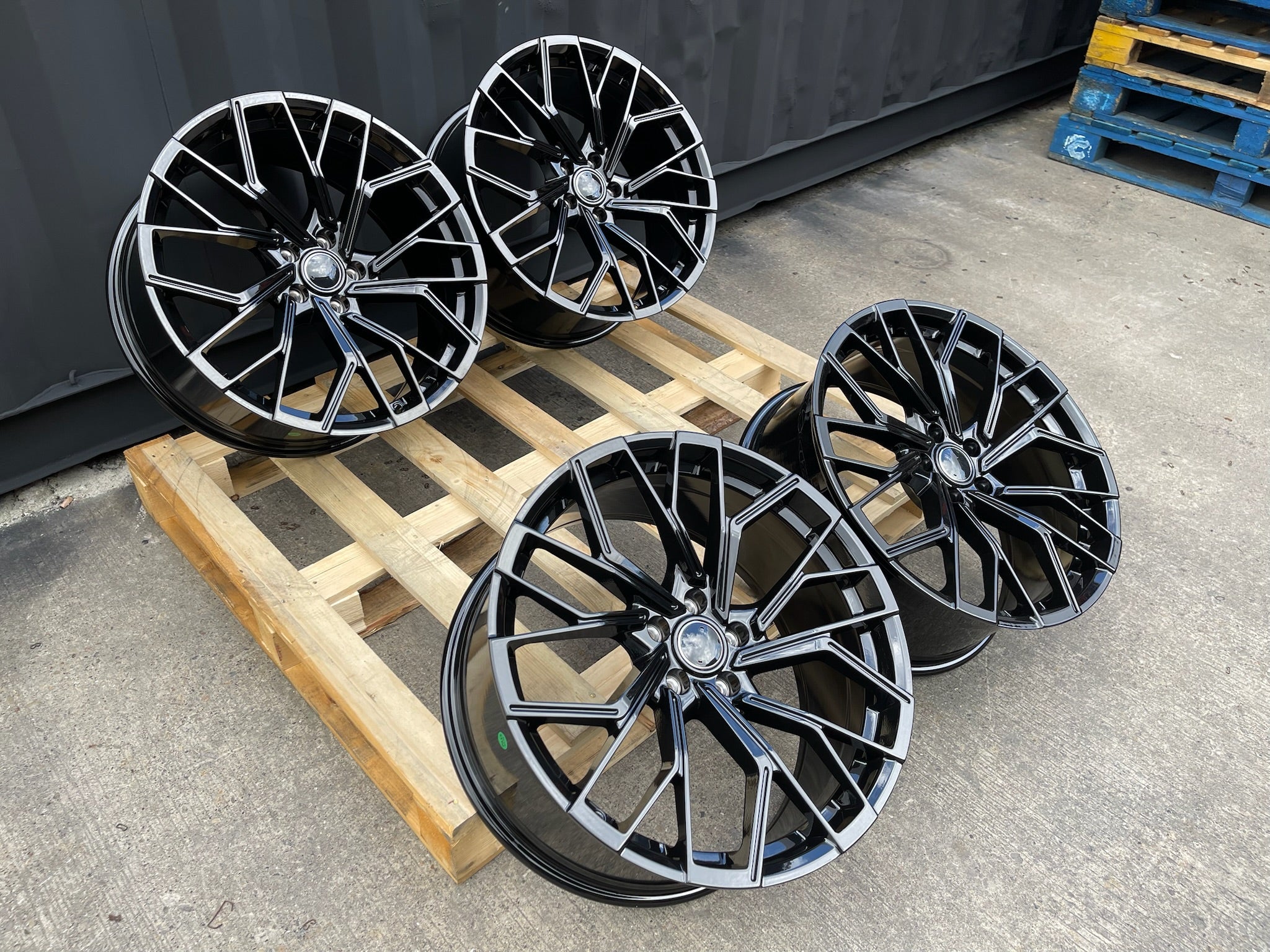 18”  S6 style wheels Gloss Black 5x112 fits Audi VW