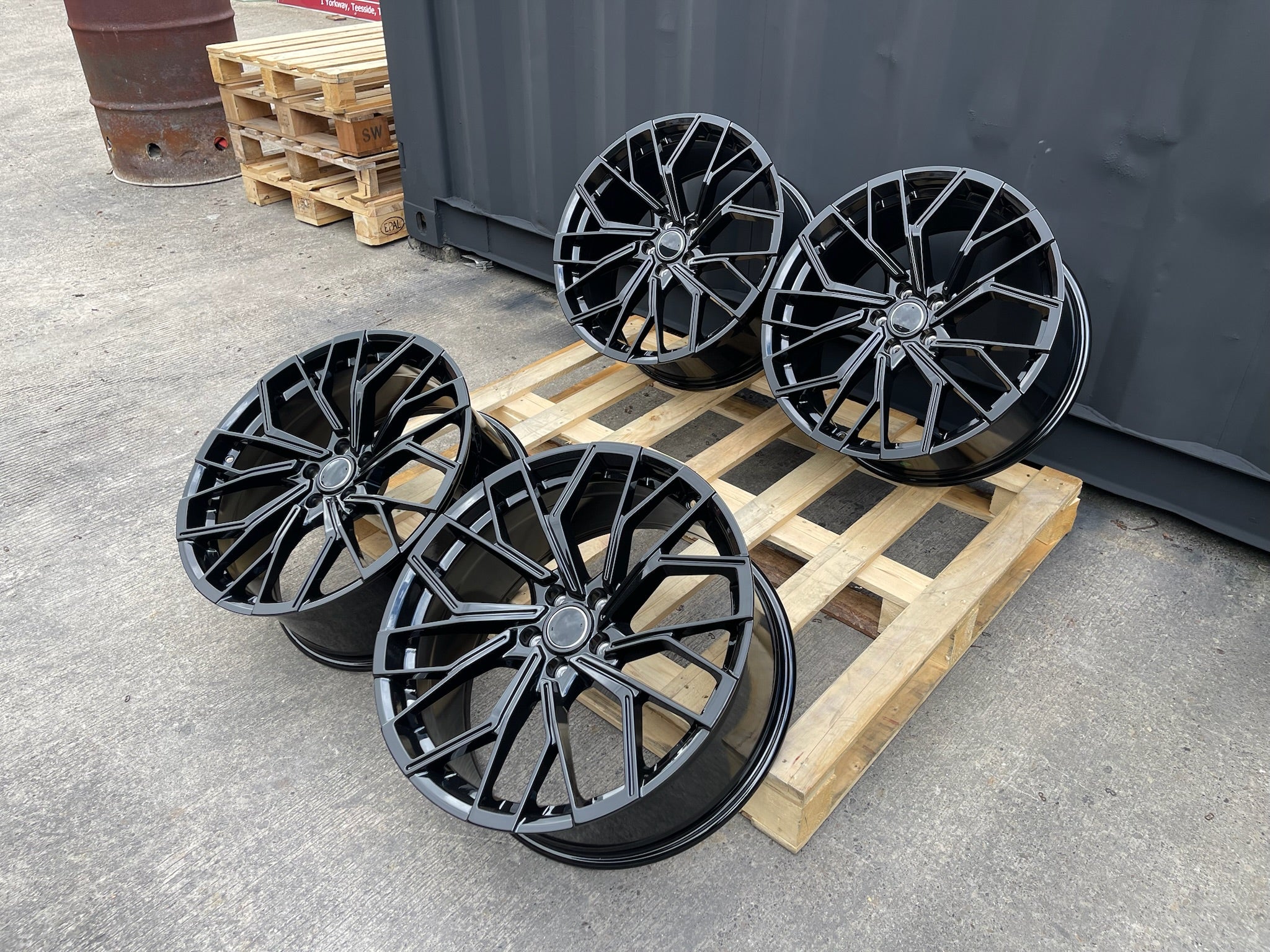 18”  S6 style wheels Gloss Black 5x112 fits Audi VW