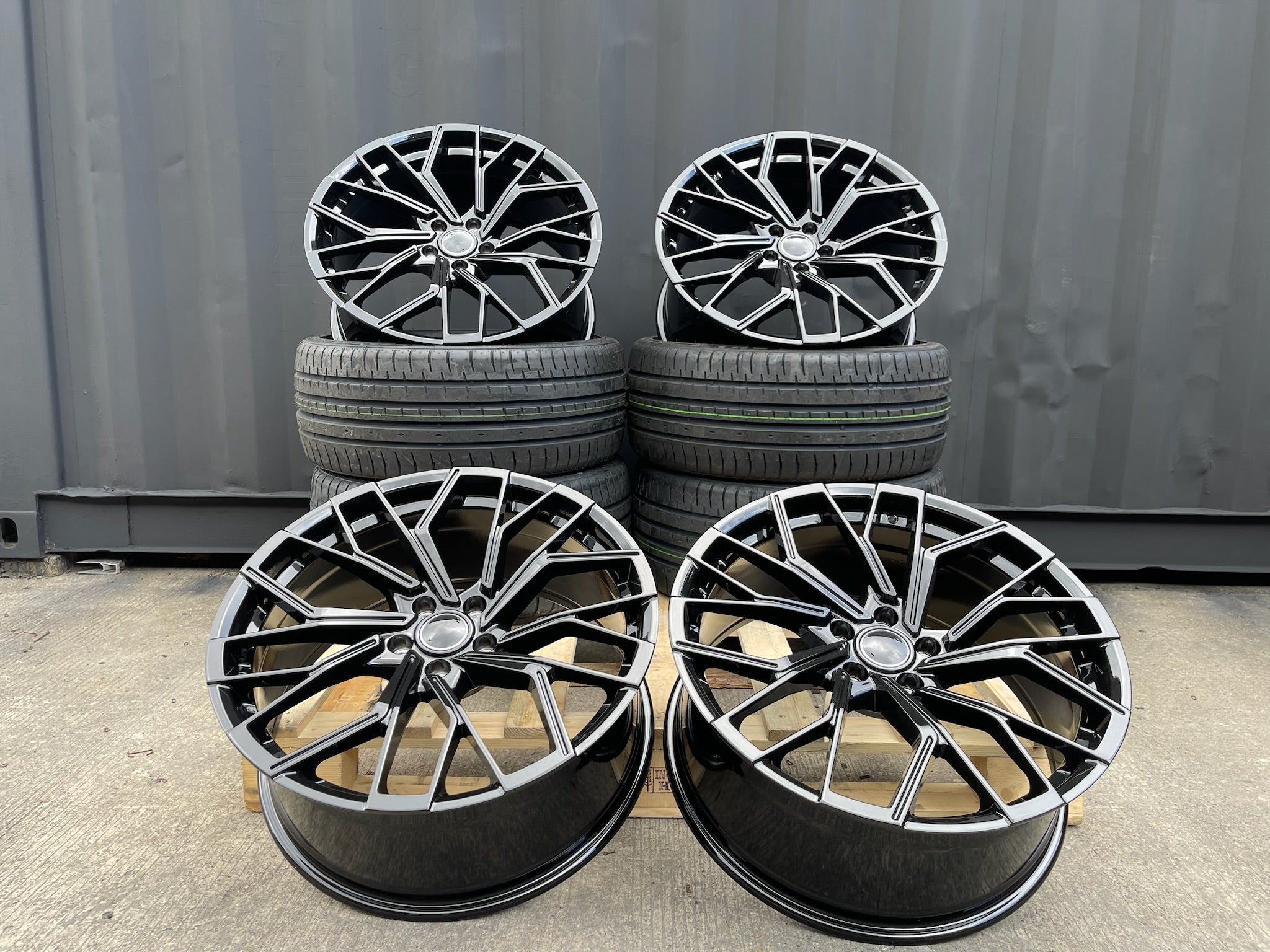 18”  S6 style wheels Gloss Black 5x112 fits Audi VW