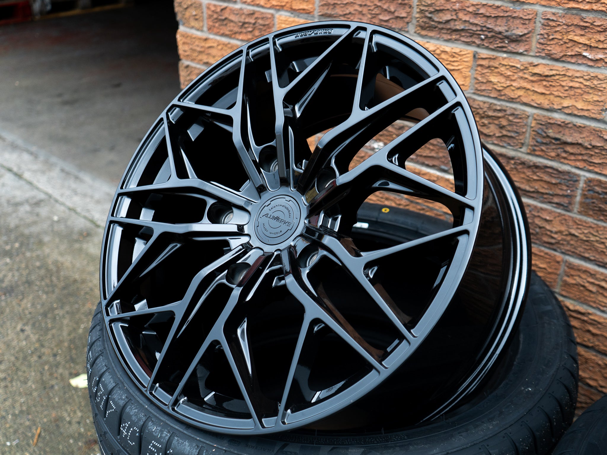 20" Aluwerks XT3 Transit style wheels Gloss Black 5x160 fits Transit Custom Van 1000KG